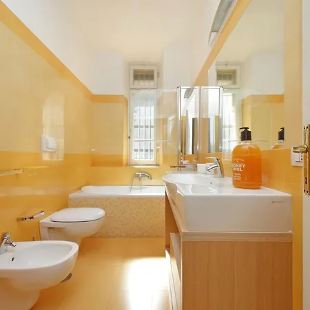 At The Vatican Ottaviano 2 Bedrooms 2 Baths דירה רומא