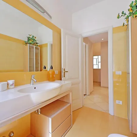 At The Vatican Ottaviano 2 Bedrooms 2 Baths דירה *