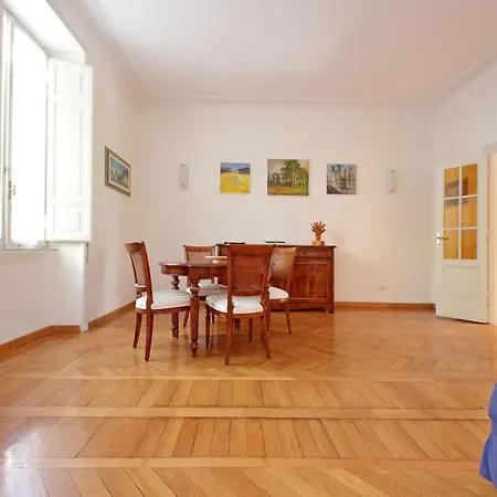 At The Vatican Ottaviano 2 Bedrooms 2 Baths * רומא